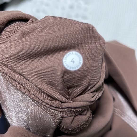 Size 4 align leggings perfect condition! - Picture 3 of 3